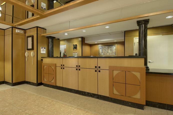 Imagen del bar/restaurante del Hotel Red Roof Inn PLUS+ Columbus Downtown-Convention Center. Foto 3