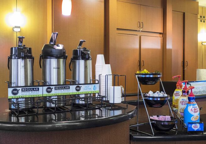 Imagen del bar/restaurante del Hotel Red Roof Inn PLUS+ Columbus Downtown-Convention Center. Foto 5
