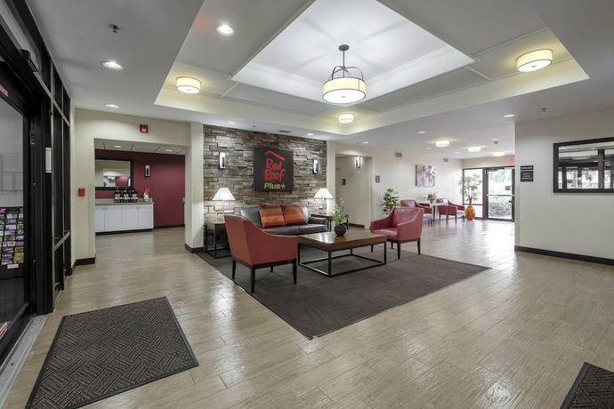 Imagen de los interiores del Hotel Red Roof Inn PLUS+ Gainesville. Foto 18