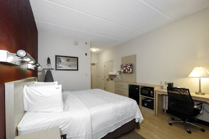 Imagen de la habitación del Hotel Red Roof Inn PLUS+ Gainesville. Foto 8