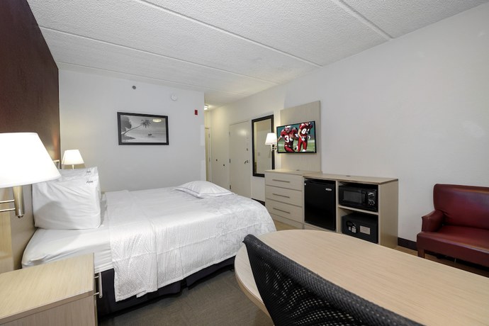 Imagen de la habitación del Hotel Red Roof Inn PLUS+ Gainesville. Foto 13