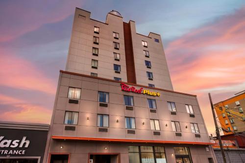 Imagen general del Hotel Red Roof Inn PLUS+ Jamaica, NY. Foto 1