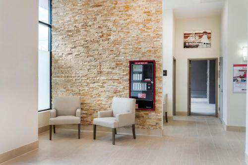 Imagen de los interiores del Hotel Red Roof Inn PLUS+ Jamaica, NY. Foto 9