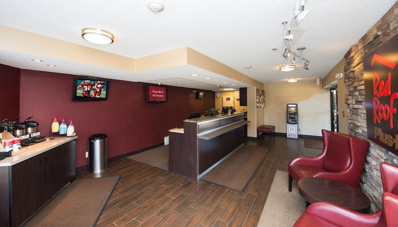 Imagen de los interiores del Hotel Red Roof Inn PLUS+ Mt Pleasant - Patriots Point. Foto 18