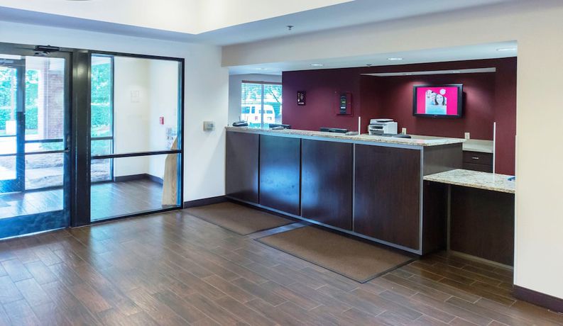 Imagen de los interiores del Hotel Red Roof Inn PLUS+ Raleigh Downtown &ndash; NCSU/Conv Center. Foto 18