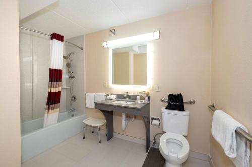 Imagen general del Hotel Red Roof Inn PLUS+ & Suites Atlanta-Cumberland/Vinings. Foto 2