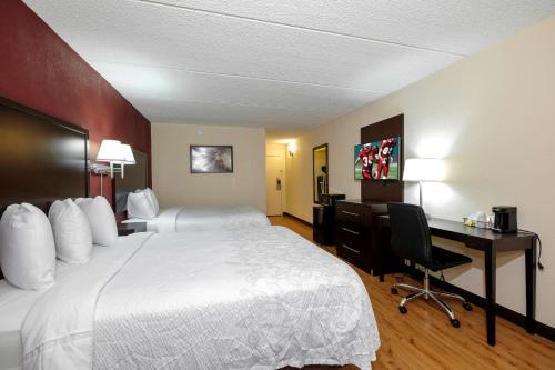 Imagen de la habitación del Hotel Red Roof Inn PLUS+ & Suites Atlanta-Cumberland/Vinings. Foto 7