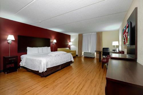 Imagen de la habitación del Hotel Red Roof Inn PLUS+ & Suites Atlanta-Cumberland/Vinings. Foto 8