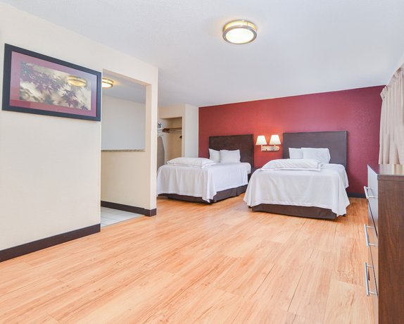 Imagen de la habitación del Hotel Red Roof Inn PLUS+ and Suites Guilford. Foto 3