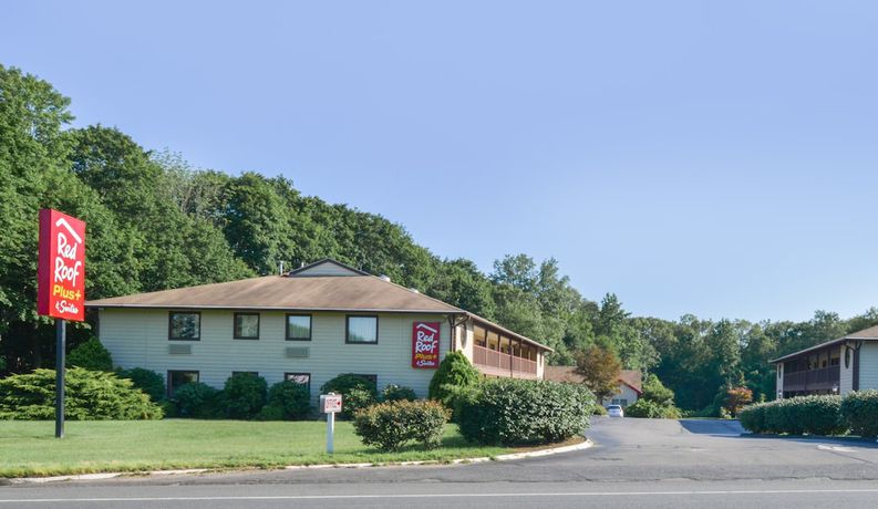 Imagen general del Hotel Red Roof Inn PLUS+ and Suites Guilford. Foto 1