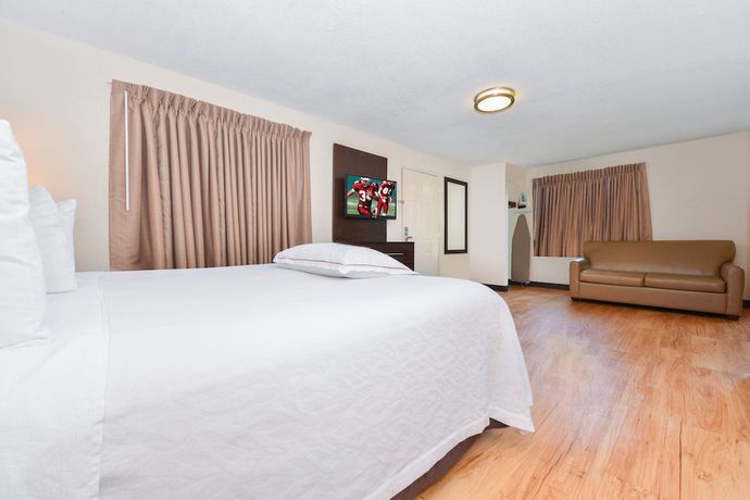 Imagen de la habitación del Hotel Red Roof Inn PLUS+ and Suites Guilford. Foto 6