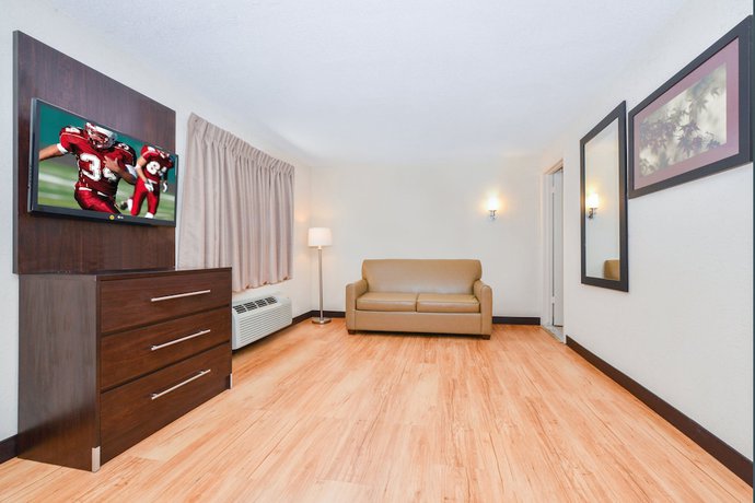 Imagen de la habitación del Hotel Red Roof Inn PLUS+ and Suites Guilford. Foto 8