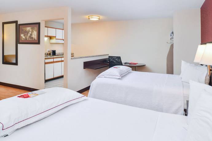 Imagen de la habitación del Hotel Red Roof Inn PLUS+ and Suites Guilford. Foto 9