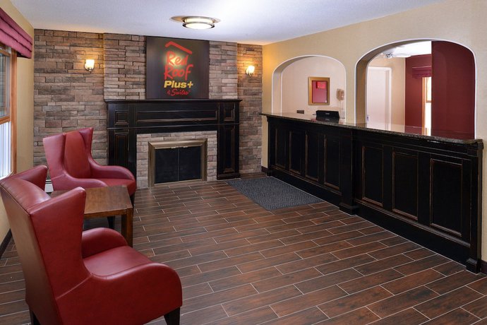 Imagen de los interiores del Hotel Red Roof Inn PLUS+ and Suites Guilford. Foto 19