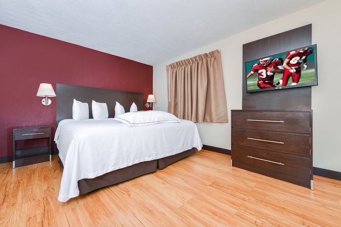 Imagen de la habitación del Hotel Red Roof Inn PLUS+ and Suites Guilford. Foto 15