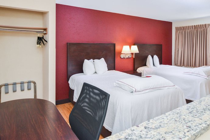 Imagen de la habitación del Hotel Red Roof Inn PLUS+ and Suites Guilford. Foto 16
