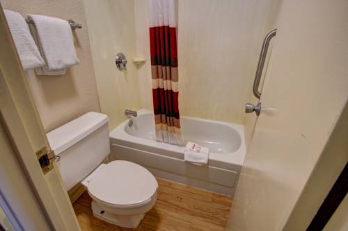 Imagen de la habitación del Hotel Red Roof Inn Pensacola I-10 at Davis Highway. Foto 14