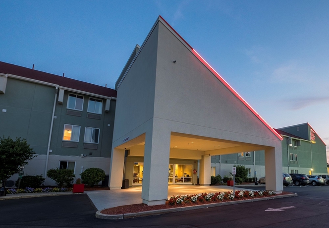 Imagen de los exteriores del Hotel Red Roof Inn Plus+ Boston - Logan. Foto 8