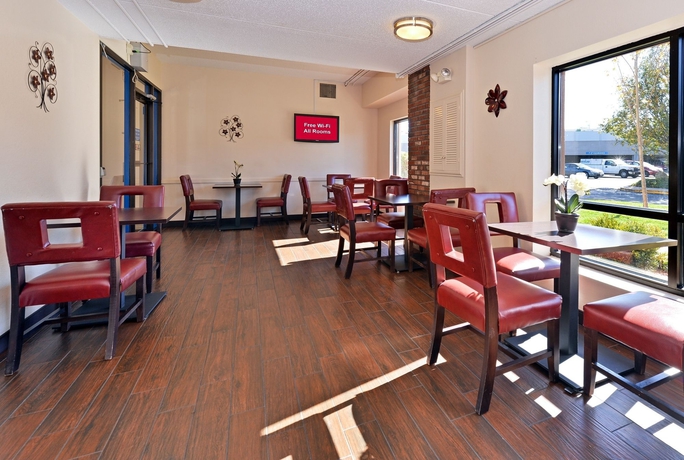 Imagen del bar/restaurante del Hotel Red Roof Inn Plus+ Boston - Woburn/ Burlington. Foto 2