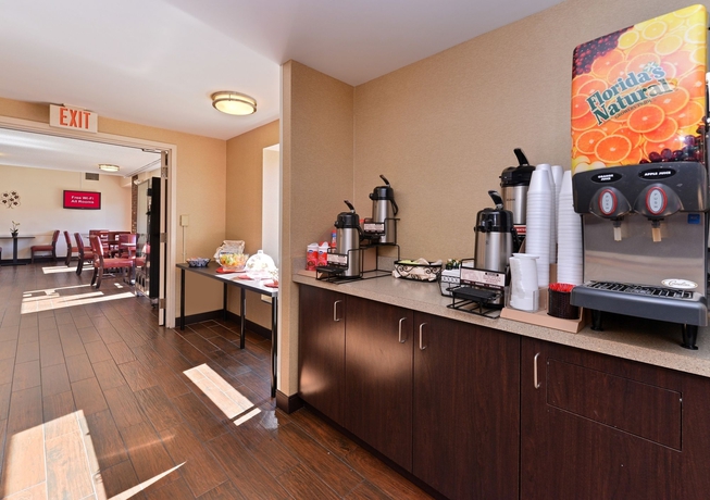 Imagen del bar/restaurante del Hotel Red Roof Inn Plus+ Boston - Woburn/ Burlington. Foto 4
