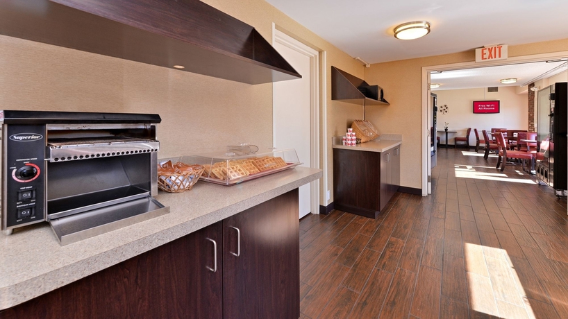 Imagen del bar/restaurante del Hotel Red Roof Inn Plus+ Boston - Woburn/ Burlington. Foto 5