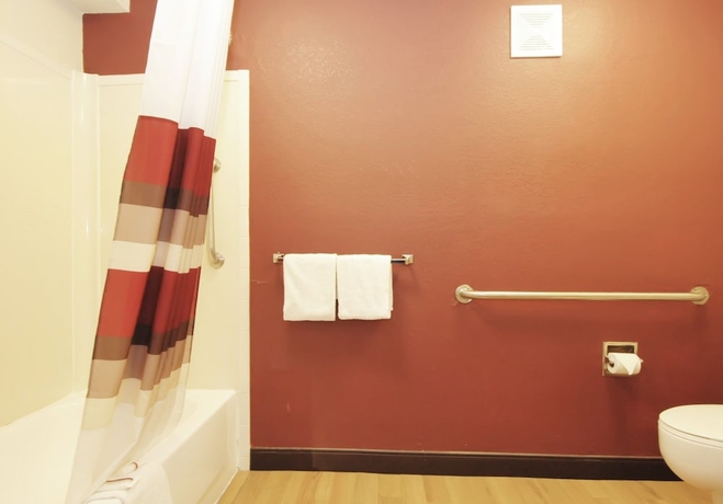 Imagen de la habitación del Hotel Red Roof Inn Plus+ Chicago - Hoffman Estates. Foto 5
