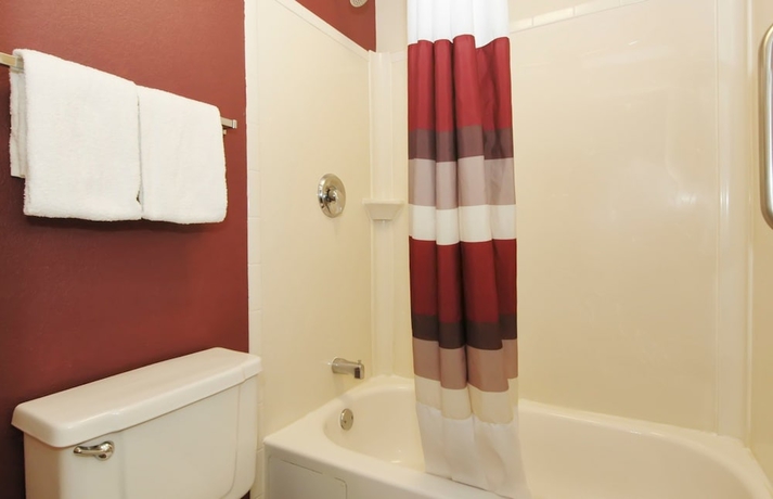 Imagen de la habitación del Hotel Red Roof Inn Plus+ Chicago - Hoffman Estates. Foto 11