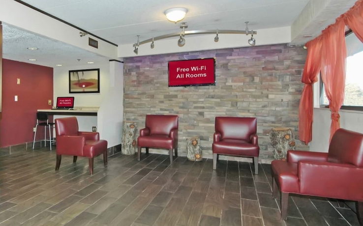 Imagen de los interiores del Hotel Red Roof Inn Plus+ Chicago - Hoffman Estates. Foto 19