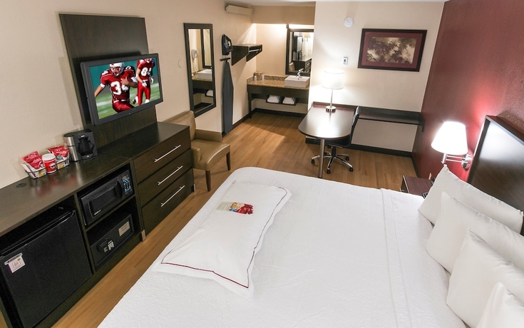 Imagen de la habitación del Hotel Red Roof Inn Plus+ Chicago - Hoffman Estates. Foto 12
