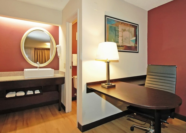 Imagen de la habitación del Hotel Red Roof Inn Plus+ Chicago - Hoffman Estates. Foto 17