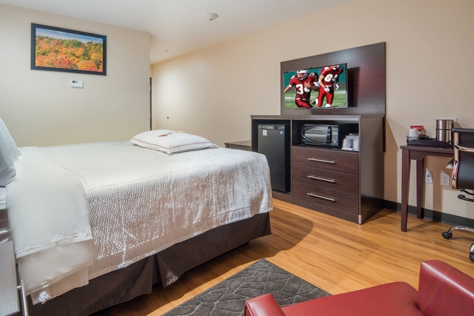 Imagen de la habitación del Hotel Red Roof Inn Plus+ Fort Worth - Burleson. Foto 15