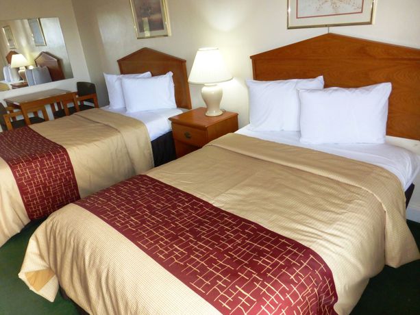 Imagen de la piscina del Hotel Red Roof Inn Plus+ Huntsville - Madison. Foto 10