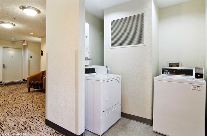 Imagen de los interiores del Hotel Red Roof Inn Plus+ Jacksonville - Southpoint. Foto 11