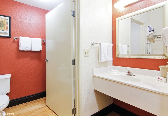 Imagen de la habitación del Hotel Red Roof Inn Plus+ Jacksonville - Southpoint. Foto 9