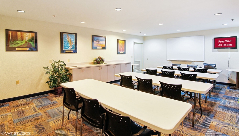 Imagen de los interiores del Hotel Red Roof Inn Plus+ Jacksonville - Southpoint. Foto 15