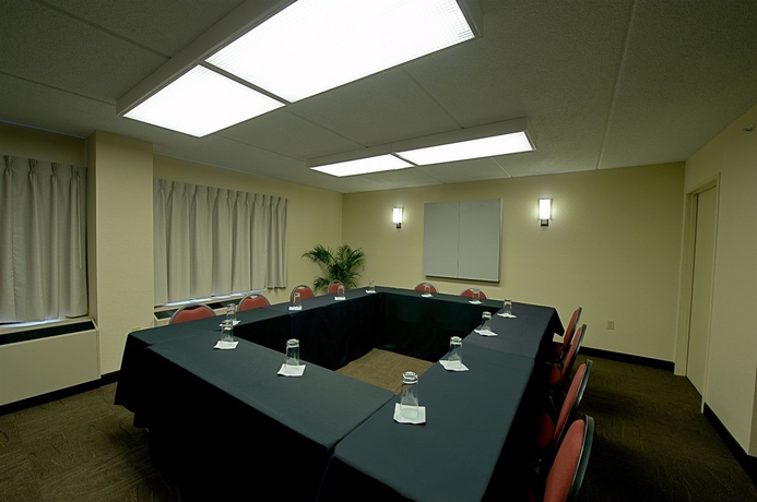 Imagen de los interiores del Hotel Red Roof Inn Plus+ Miami Airport. Foto 15