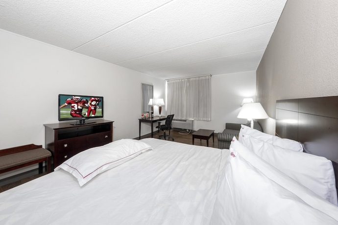 Imagen de la habitación del Hotel Red Roof Inn Plus+ Newark Liberty Airport - Carteret. Foto 7