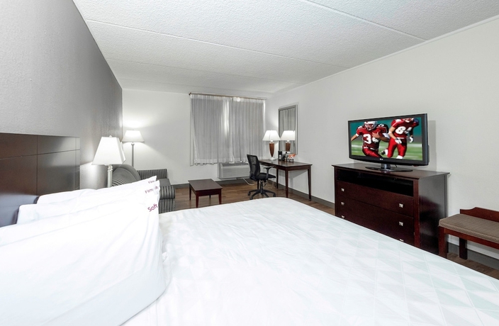 Imagen de la habitación del Hotel Red Roof Inn Plus+ Newark Liberty Airport - Carteret. Foto 12