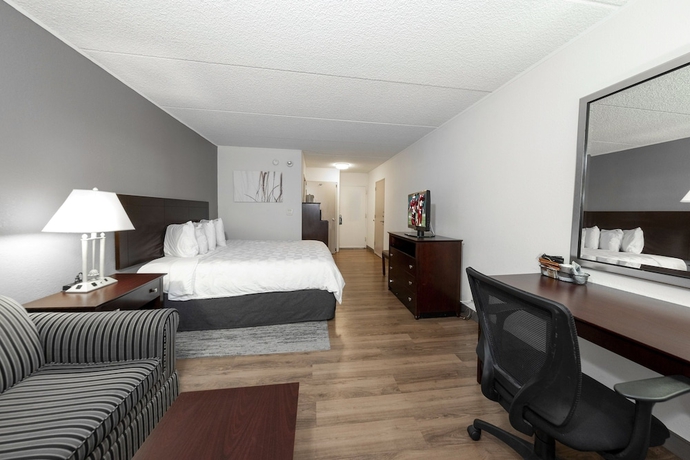 Imagen de la habitación del Hotel Red Roof Inn Plus+ Newark Liberty Airport - Carteret. Foto 14