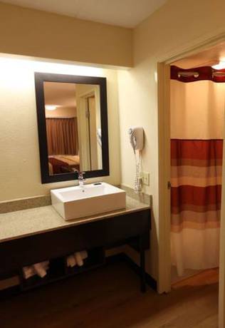 Imagen de la habitación del Hotel Red Roof Inn Plus+ Pittsburgh East - Monroeville. Foto 12