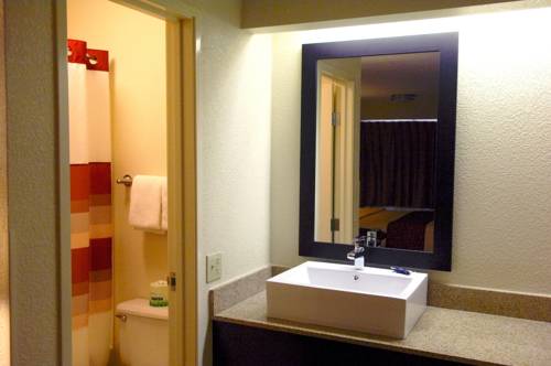 Imagen de la habitación del Hotel Red Roof Inn Plus+ Pittsburgh East - Monroeville. Foto 15