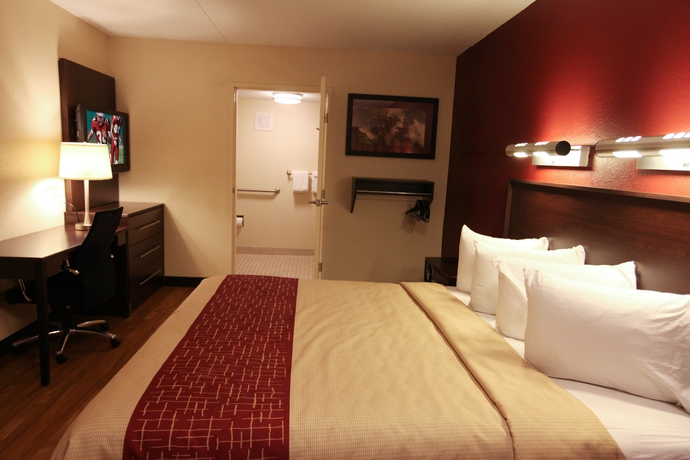 Imagen de la habitación del Hotel Red Roof Inn Plus+ Pittsburgh South - Airport. Foto 1