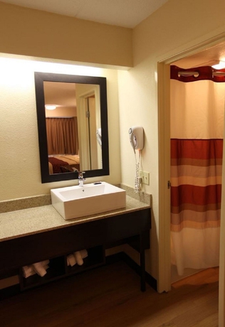 Imagen de la habitación del Hotel Red Roof Inn Plus+ Pittsburgh South - Airport. Foto 8