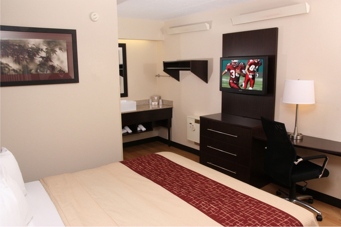 Imagen de la habitación del Hotel Red Roof Inn Plus+ Pittsburgh South - Airport. Foto 12