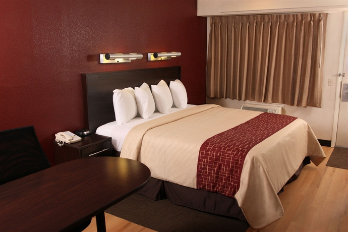 Imagen de la habitación del Hotel Red Roof Inn Plus+ Pittsburgh South - Airport. Foto 15