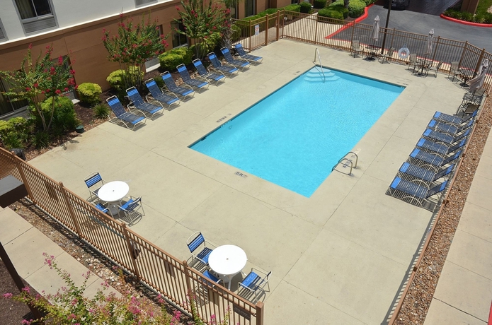 Imagen de la piscina del Hotel Red Roof Inn Plus+ San Antonio Downtown - Riverwalk. Foto 16