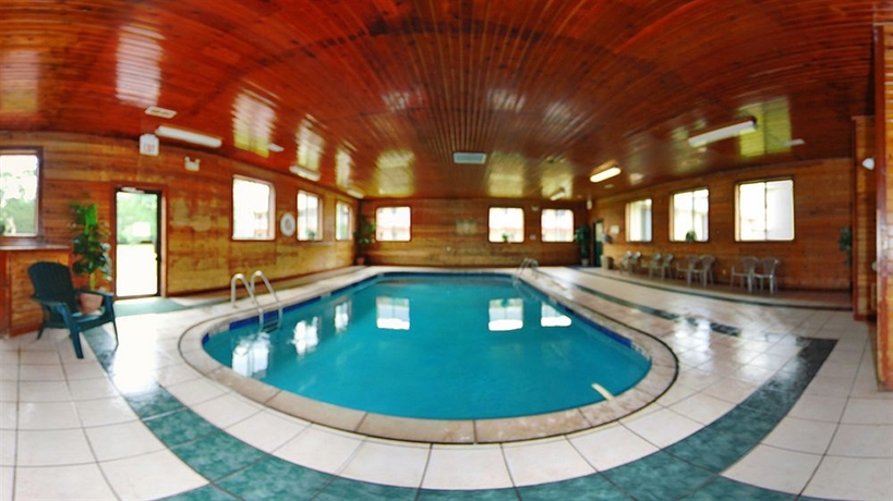 Imagen de la piscina del Hotel Red Roof Inn Plus+ and Suites Atlanta Airport South. Foto 11