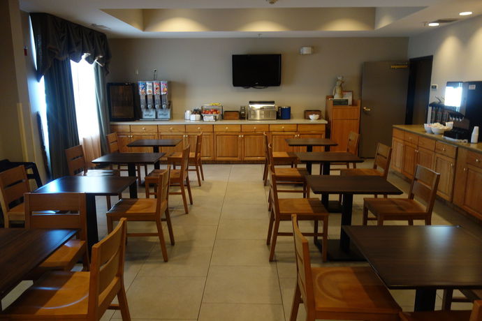 Imagen del bar/restaurante del Hotel Red Roof Inn Plus+ and Suites Birmingham - Bessemer. Foto 2
