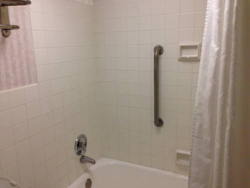 Imagen de la habitación del Hotel Red Roof Inn Plus+ and Suites Erie. Foto 4
