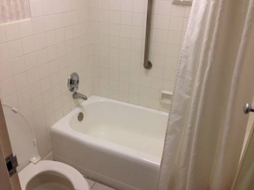 Imagen de la habitación del Hotel Red Roof Inn Plus+ and Suites Erie. Foto 5